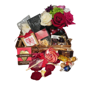 Complete Romance Pack Roses, Chocolate and Rose petals medium